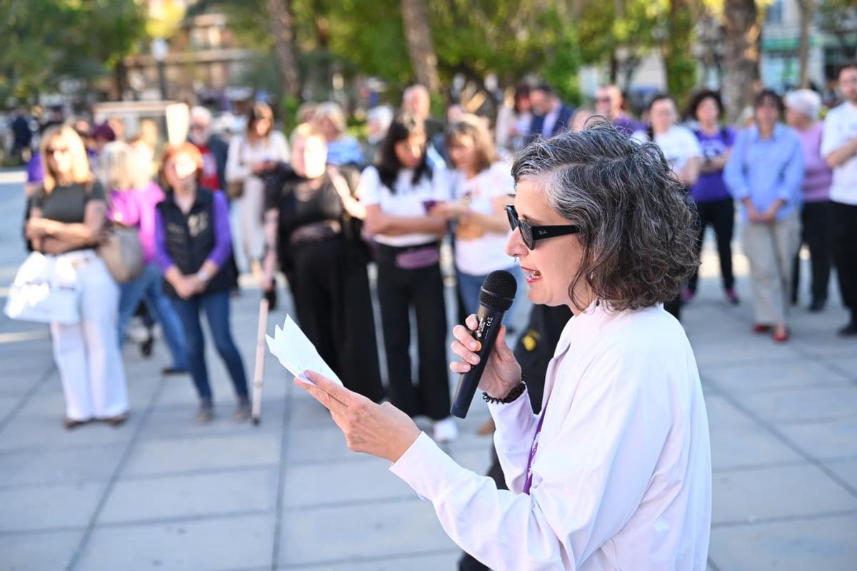 Así ha sido la protesta de 24 colectivos en Elche contra la moción antiaborto de Vox apoyada por PP Así ha sido la protesta de 24 colectivos en Elche contra la moción antiaborto de Vox apoyada por PP