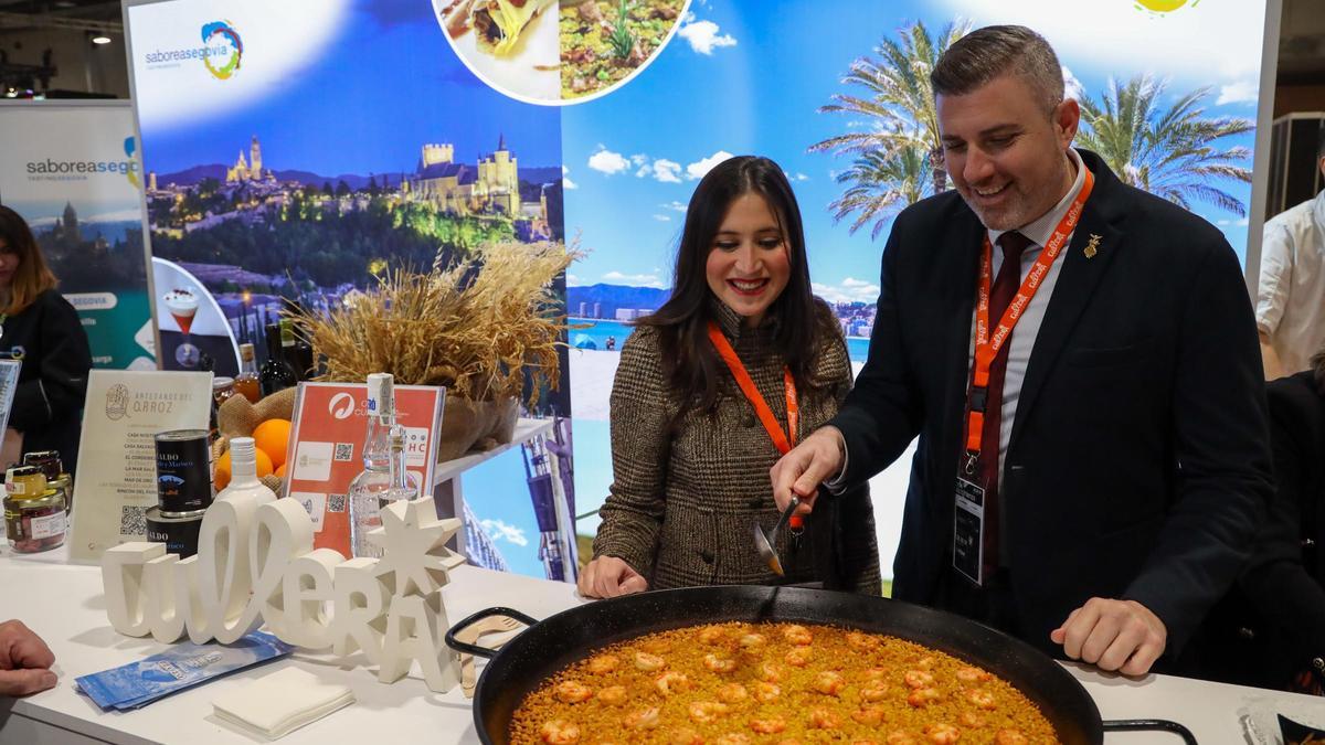 La edil de Turismo, Débora Marí, y el alcalde, Jordi Mayor