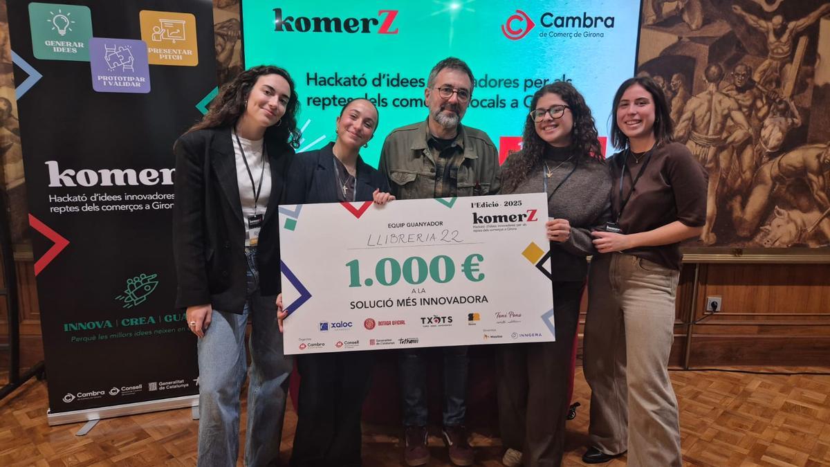 L'equip guanyador, format per Alida Vicente, Iris Quintana, Carlota Valentines i Estel Garcia