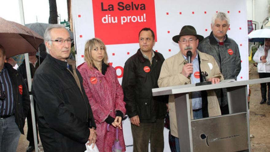 L&#039;acció de protesta dels municipis de la Selva per exigir el desdoblament de la N-II, el març a Caldes.