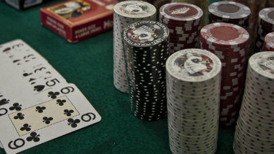 La Policía requisa 233 fichas de casino en Crevillent