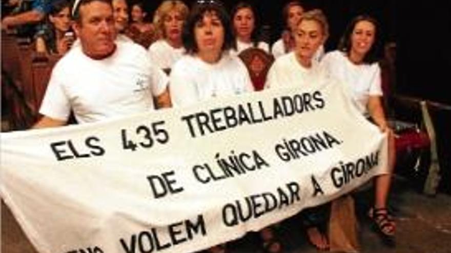 Un grup de treballadors a favor que la Clínica es quedi a Girona.