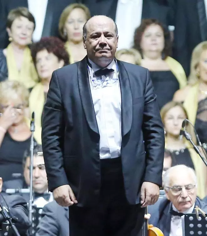 Óscar Villar, director de la Coral Casablanca: “Nuestro objetivo no es culturizar, sino acercar la música a la gente”