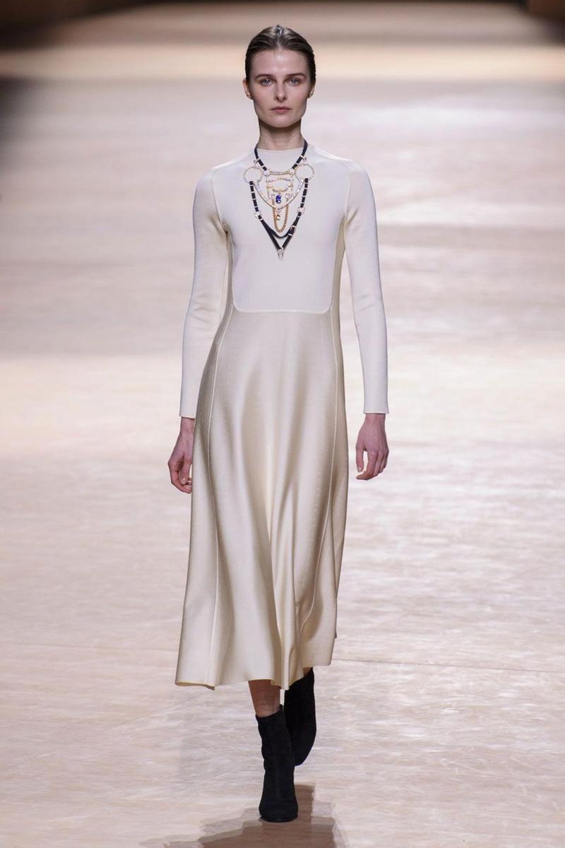 Hermès Otoño-Invierno 2015-16, vestido en blanco