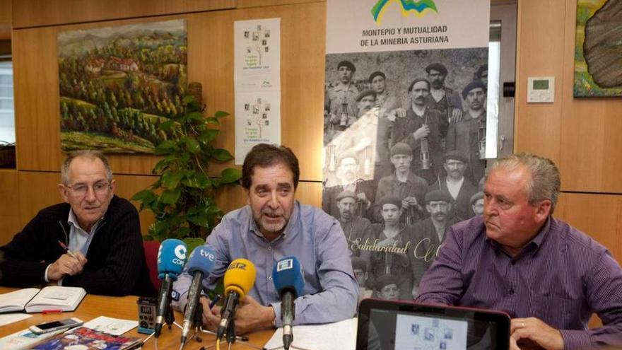 Por la izquierda, Alberto Rubio, Juan José González Pulgar y Ángel Orviz, durante la presentación.