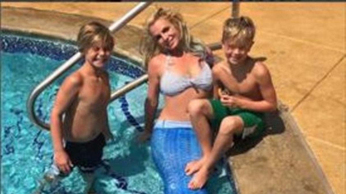 Spears se disfraza de sirena para  sus hijos_MEDIA_1