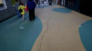 Indignación tras el repintado de la calle de las setas de Alicante: así ha quedado la acera pese a las obras