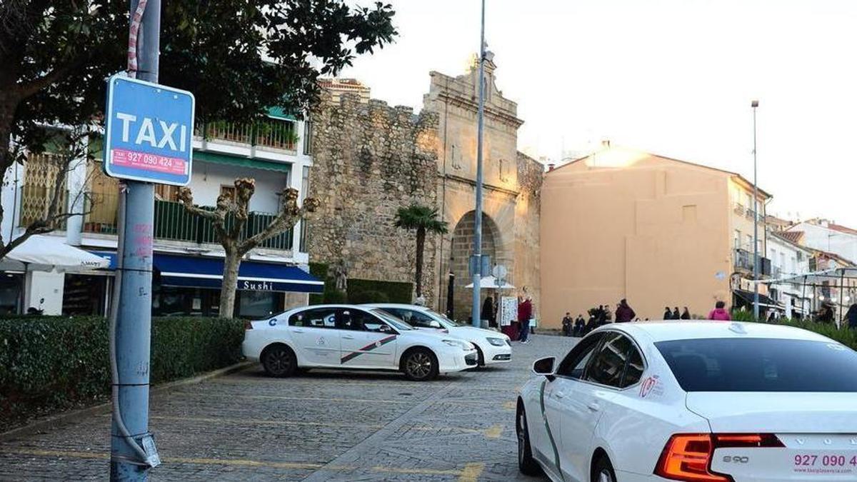 ¿Qué pasa con el servicio de taxis en Plasencia? El PSOE denuncia quejas