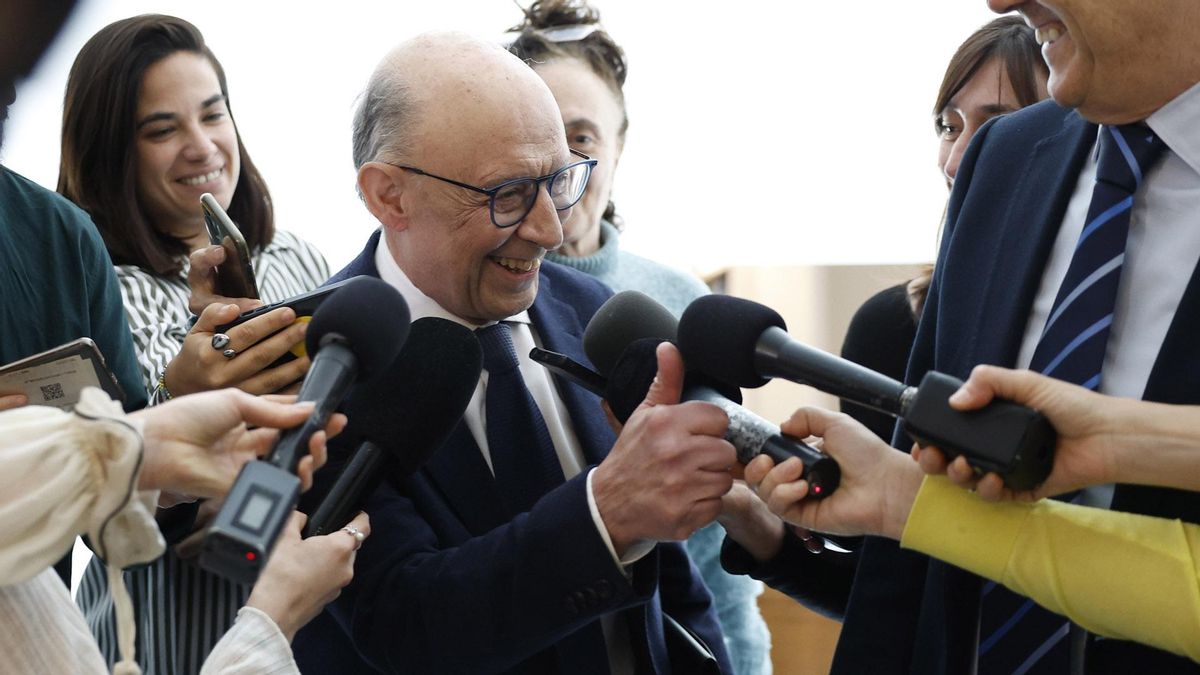 El juez reconstruye cómo Montoro amañó desde Hacienda dos impuestos por encargo de empresas gasísticas