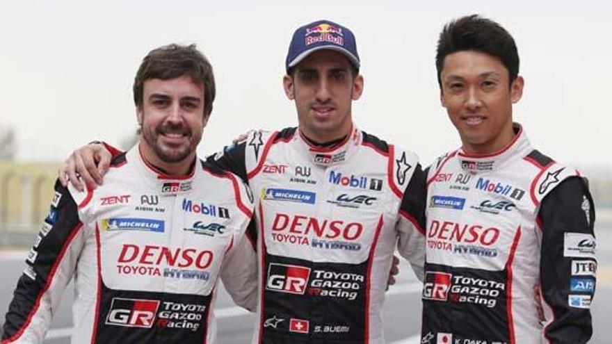 Fernando Alonso, Sebastian Buemi y Kazuki Nakajima.