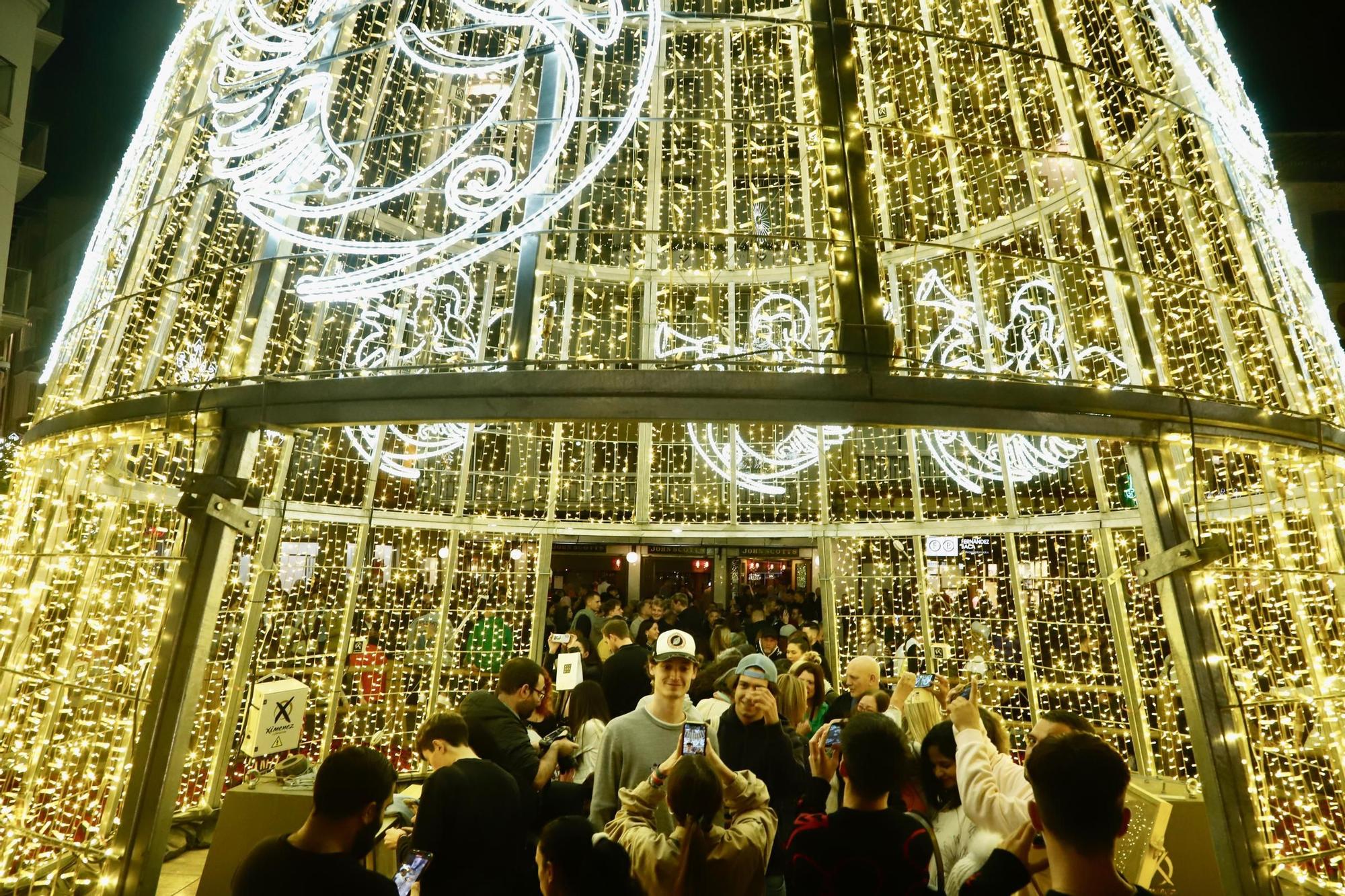 Navidad en Málaga | La calle Larios enciende sus luces de Navidad