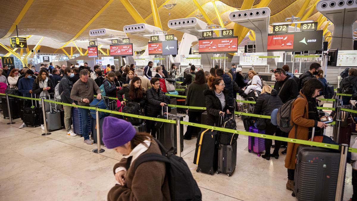 Entran en vigor las medidas sanitarias para los pasajeros de China que llegan a España.