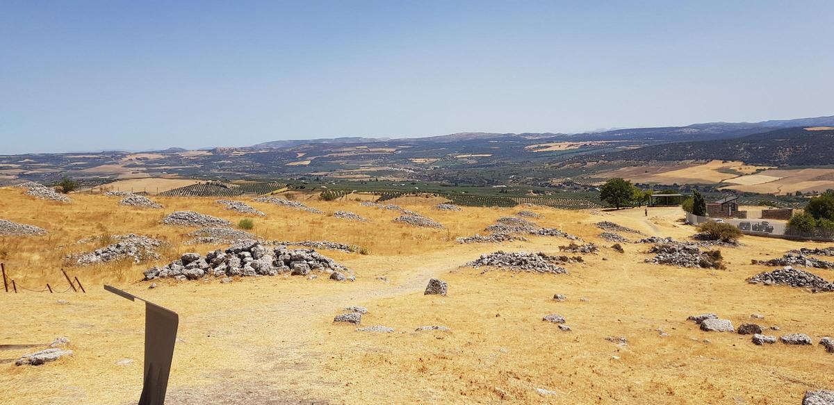 Restos arqueológicos en Acinipo, conocido como Ronda la Vieja.