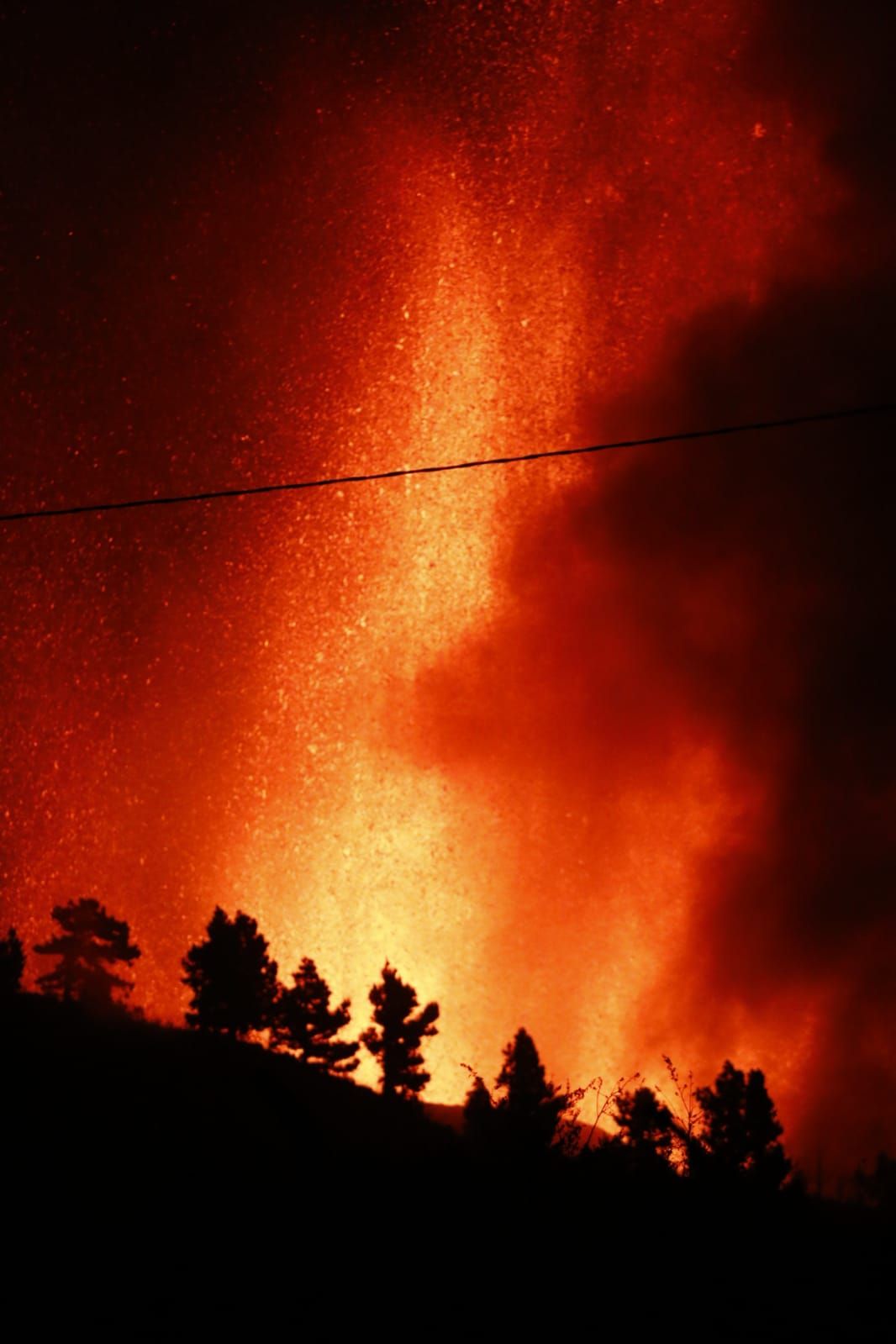 Erupción volcánica: la lava de noche