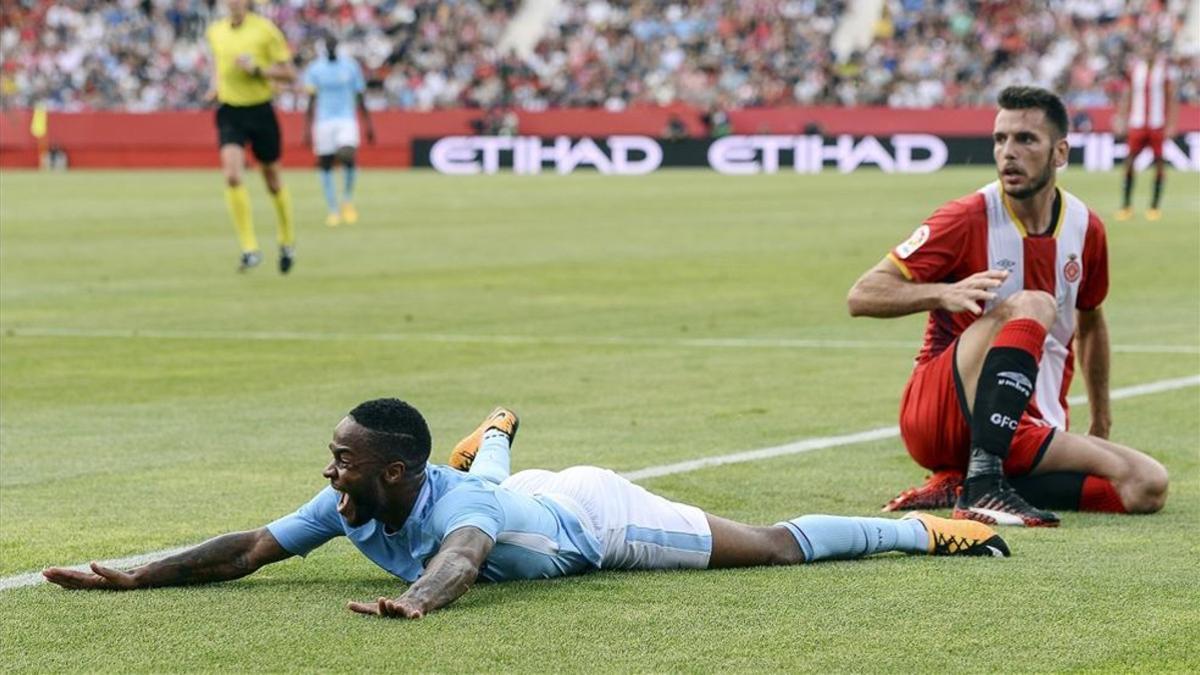 Alcalá, junto a Sterling en el amistoso ante el Manchester City