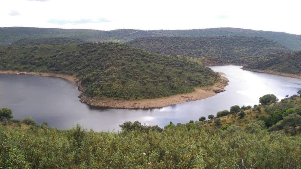 El Tajo a su paso por el Parque Nacional de Monfragüe.