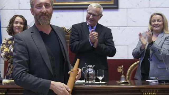 El saló de plenaris de l'Ajuntament de València va acollir ahir el lliurament dels guardons literaris amb la presència de l'alcalde.