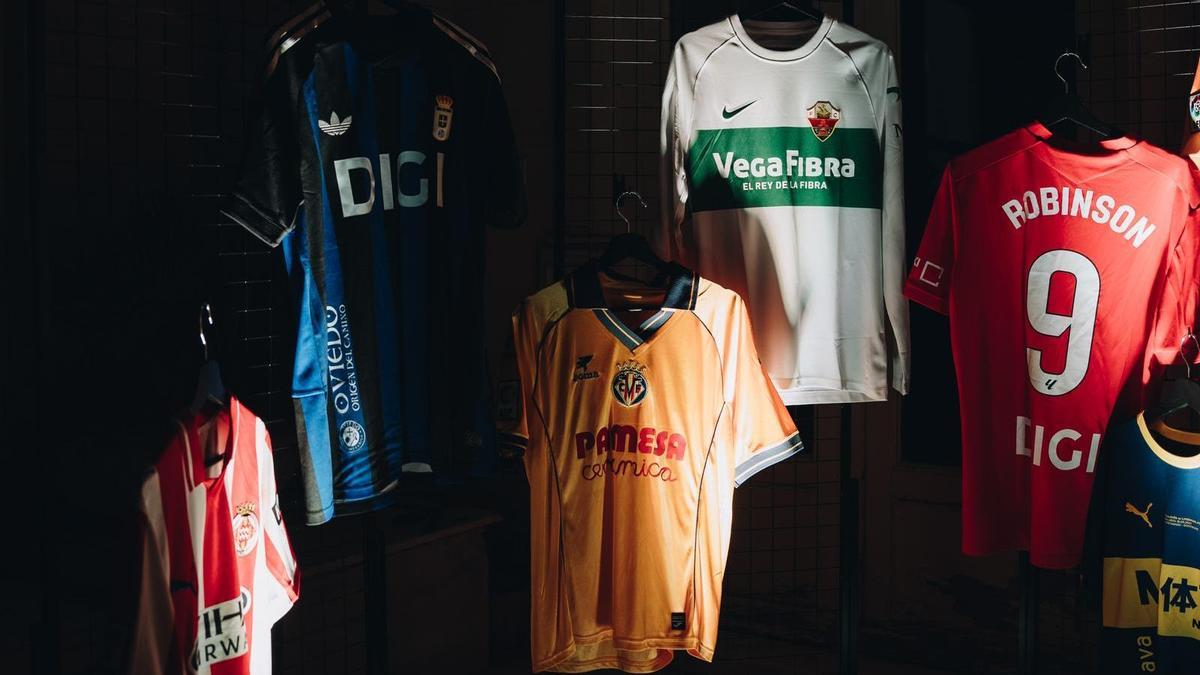Algunas de las equipaciones 'vintage' que se utilizarán en la jornada retro. Foto: SPORT