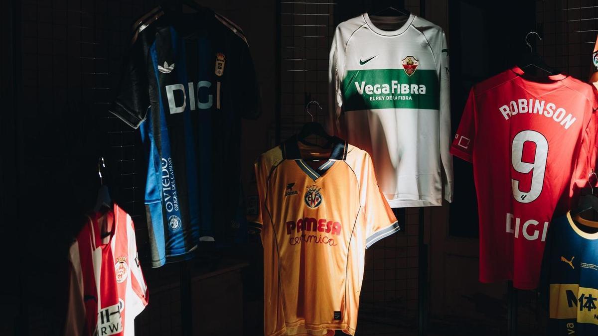 El desfile de LaLiga para la jornada de camisetas retro en homenaje a sus equipos históricos