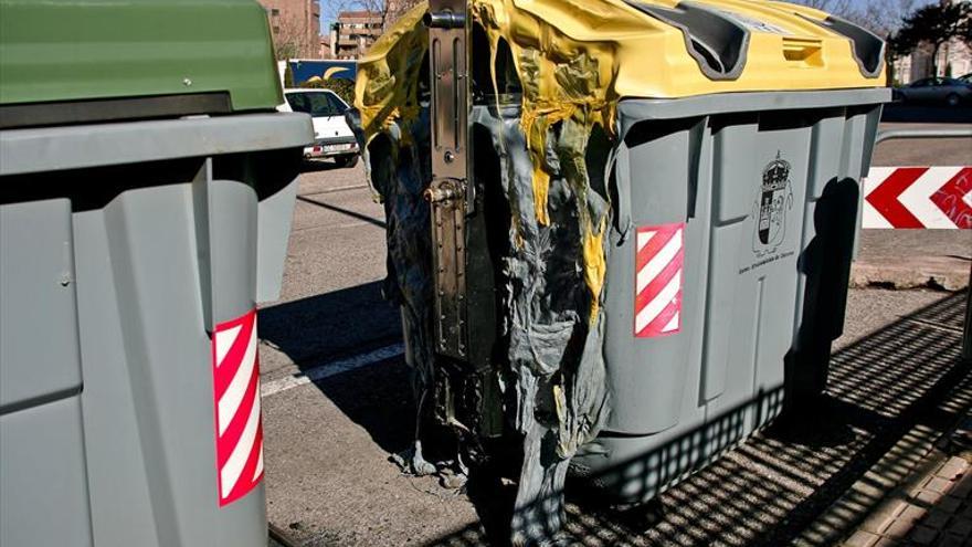 Arden dos contenedores la noche del sábado al domingo