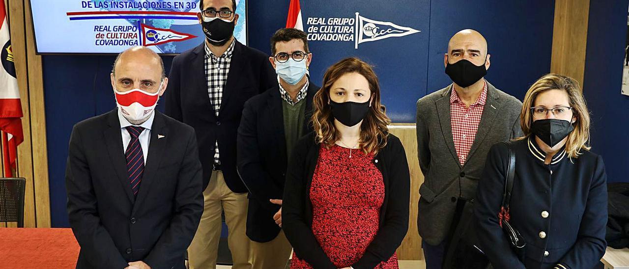 Por la izquierda, Antonio Corripio, Joaquín Rubiera, Néstor Velasco, Elena Martín, Joaquín Miranda y Cristina Allende, ayer en el Grupo, durante la presentación del levantamiento topográfico.