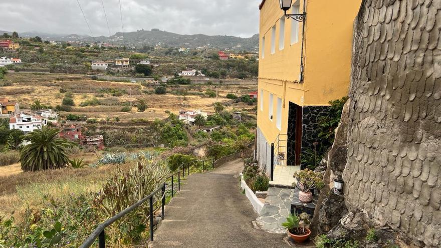 Sendero que llega a la iglesia de Santa Brígida que forma parte del circuito que arranca en el merendero de La Angostura.