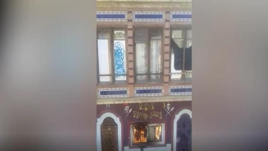 Dos policías heridos y un detenido en el desalojo de una casa en el Cabanyal