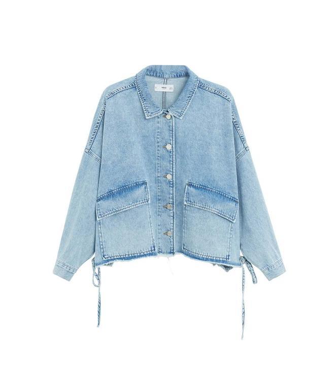 Chaqueta denim con cintura ajustable de Mango. (Precio: 39, 99 euros)