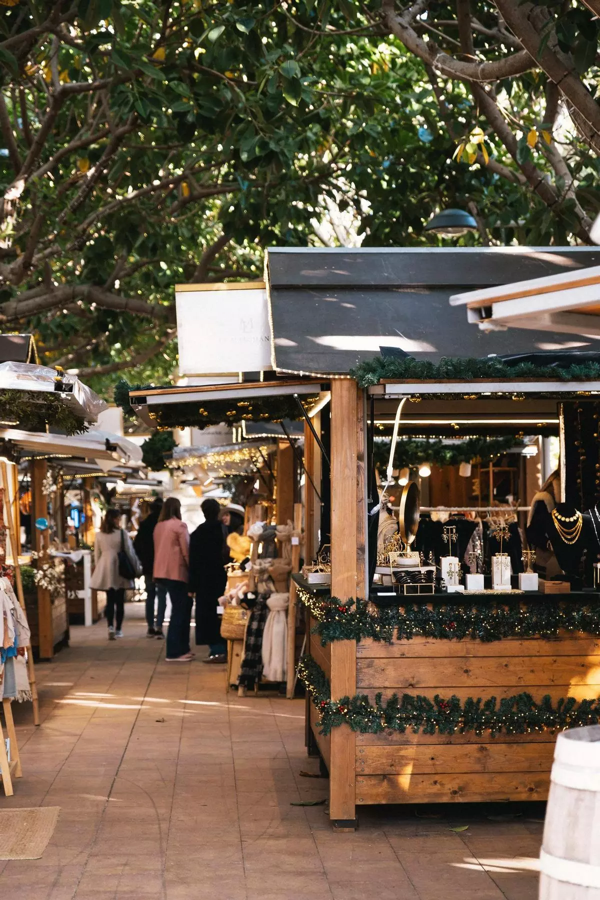 El mercadillo de Navidad de Puerto Portals se inaugura con más de 40 casetas