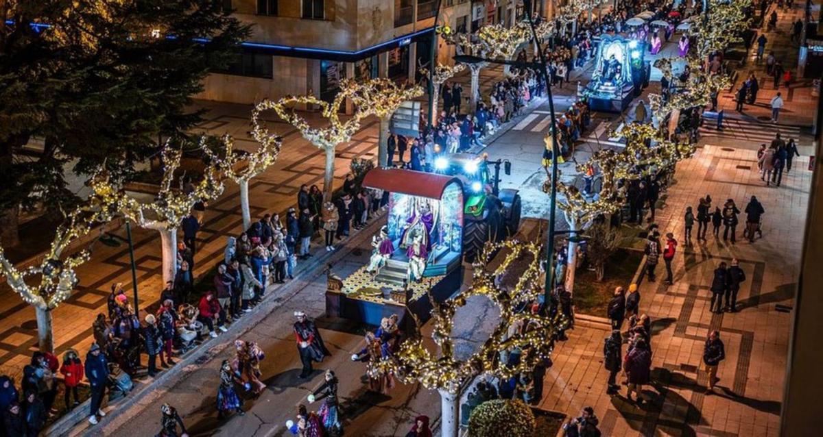 La Cabalgata de Reyes recorrió las principales calles de la villa. | SERVICIO ESPECIAL