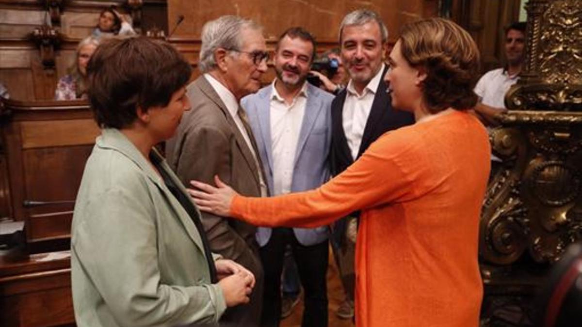 Trias (izquierda), Bosch, Collboni y Colau, en el pleno de septiembre.