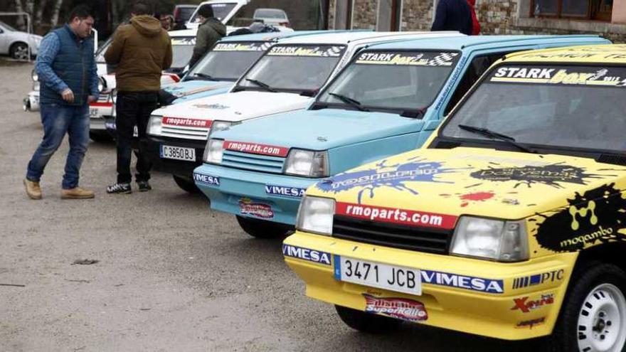 Los pilotos acudieron con sus Marbella a la presentación de la Promoción Stark Box de Vilatuxe.