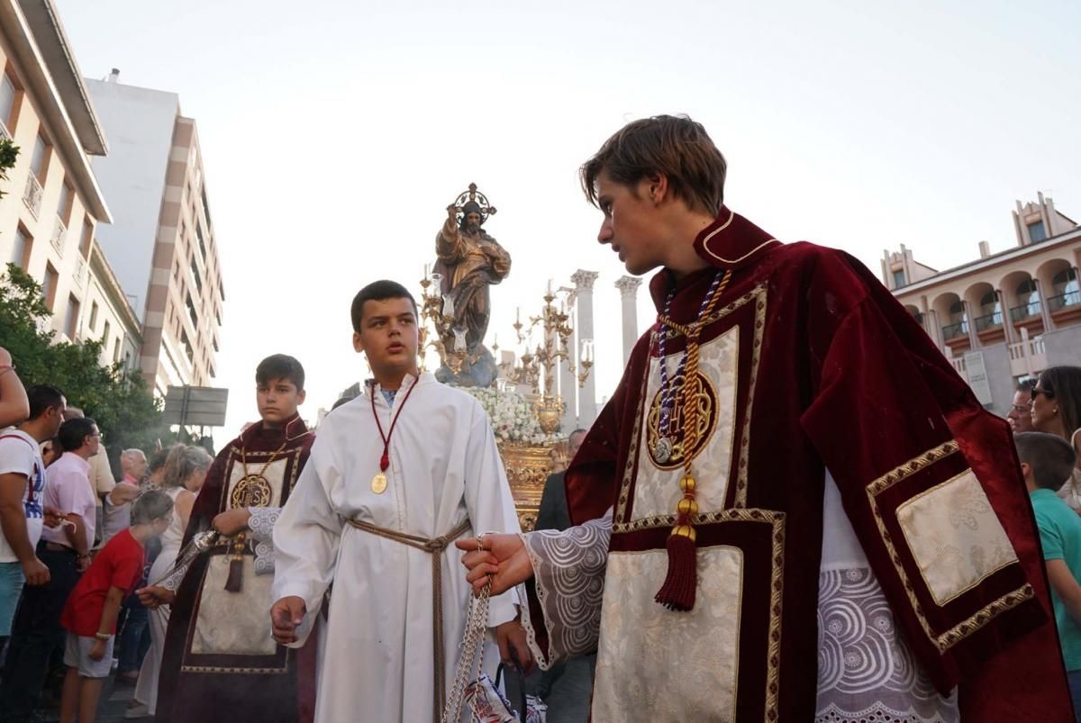 Una procesión con tres pasos para el aniversario del Sagrado Corazón