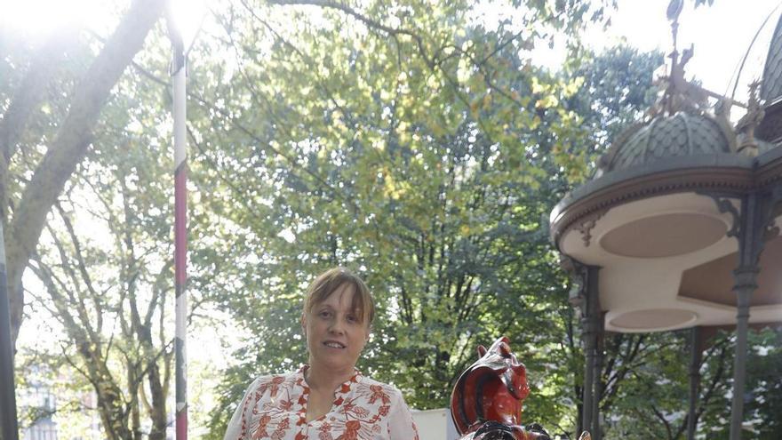 Esperanza Medina, poeta, publica “La paciente. Sinfonía del triángulo escaleno”: "A pesar de todo, la poesía me da alegría y también me da serenidad"