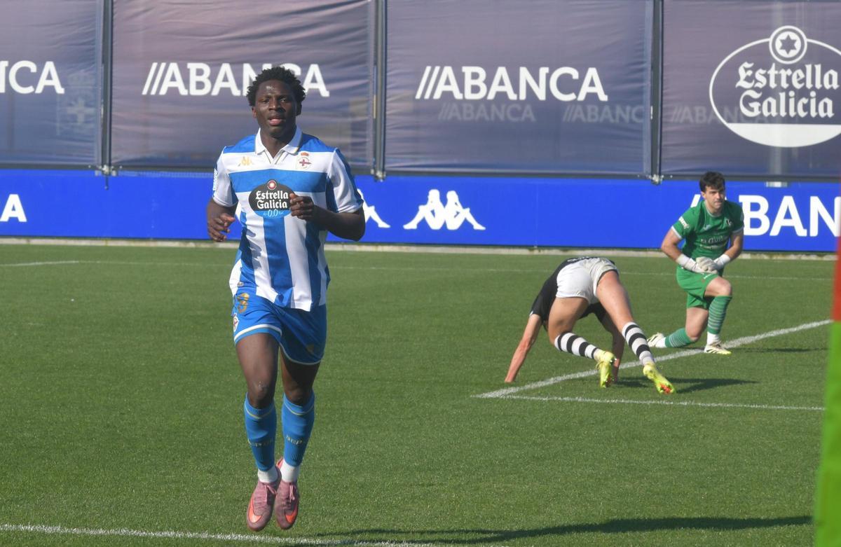 Dipanda celebra un gol ante el Lealtad