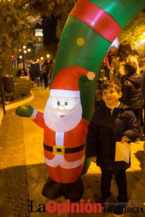 Farolillos solidarios y llegada de Papa Noel en Ca