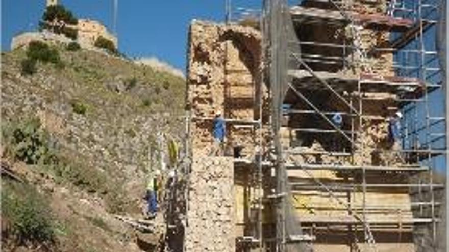 Hallan restos romanos de los siglos I y II a.C. bajo una torre del castillo de Cullera