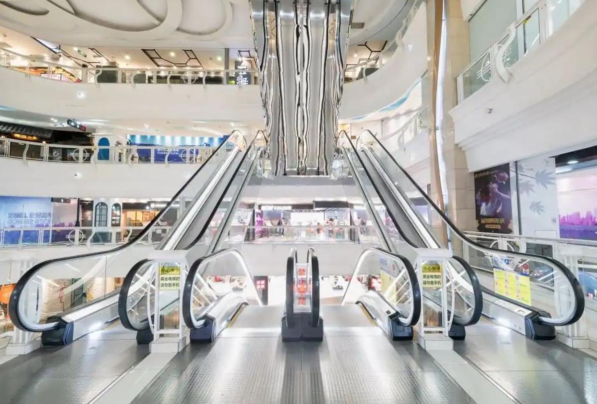 Escaleras mecánicas del centro comercial Metro City de Shangai, fabricadas por Kone.