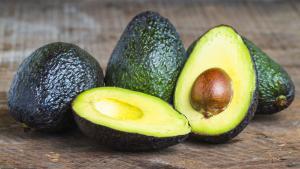 Comer un aguacate a la semana podría reducir el riesgo de tener una enfermedad cardiovascular