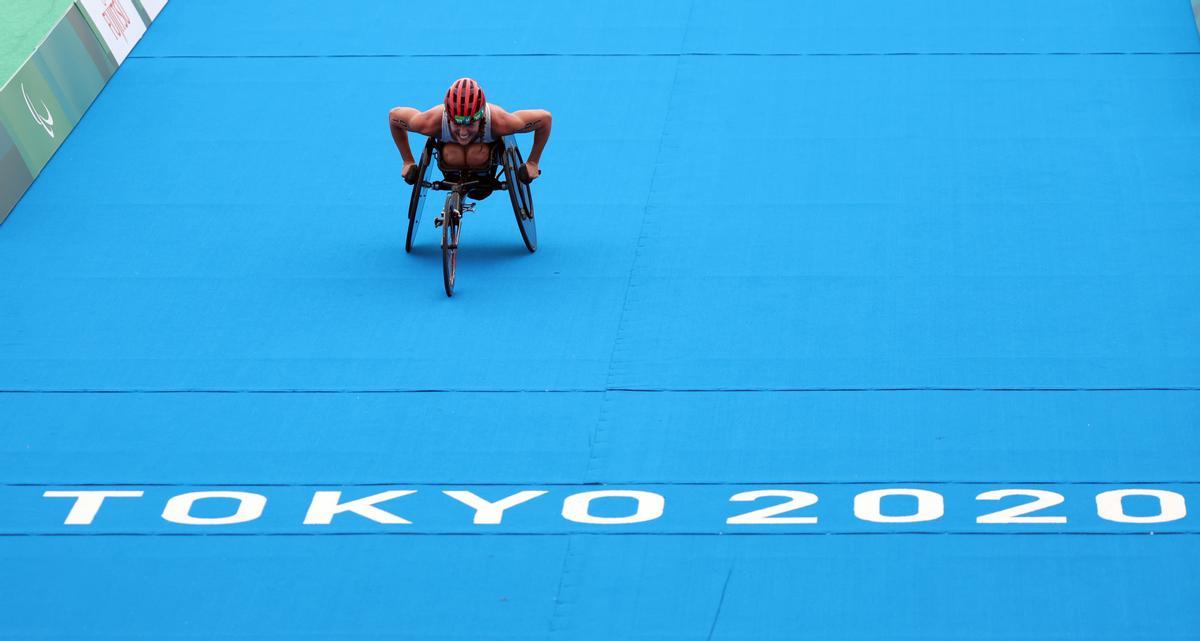 Eva Moral aconsegueix el bronze en la classe PTWC del triatló i Jairo Ruiz acaba vuitè en PTS5