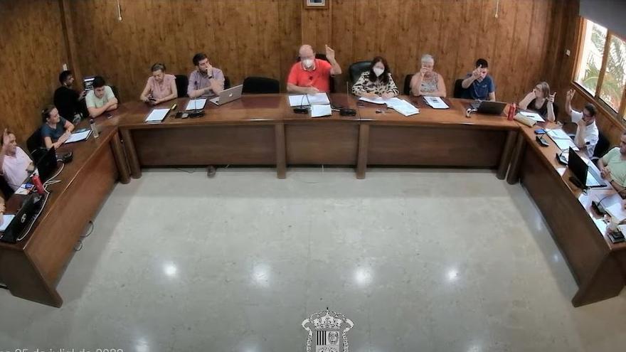 Votación a favor de nombrar a Vicente Lladró, Hijo Predilecto de Almàssera