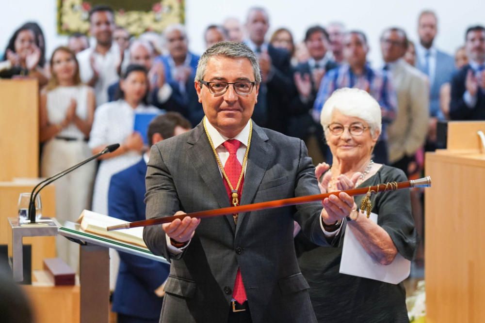 El candidato propuesto por el Partido Popular, Francis Salado, ha sido elegido este miércoles como presidente de la Diputación de Málaga en el transcurso del pleno de investidura.