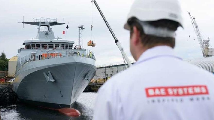 El &quot;HMS Forth&quot;, la patrullera que controlará las aguas de Malvinas, durante su construcción. // FdV