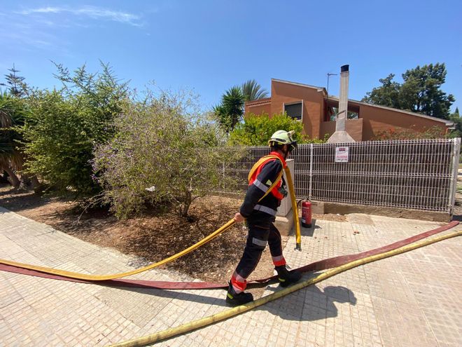 Un incendio forestal se declara en una zona urbana de Marratxí