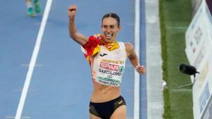 Laura García-Caro celebrando la medalla de bronce en la prueba femenina de 20 km marcha del Campeonato de Europa de Atletismo