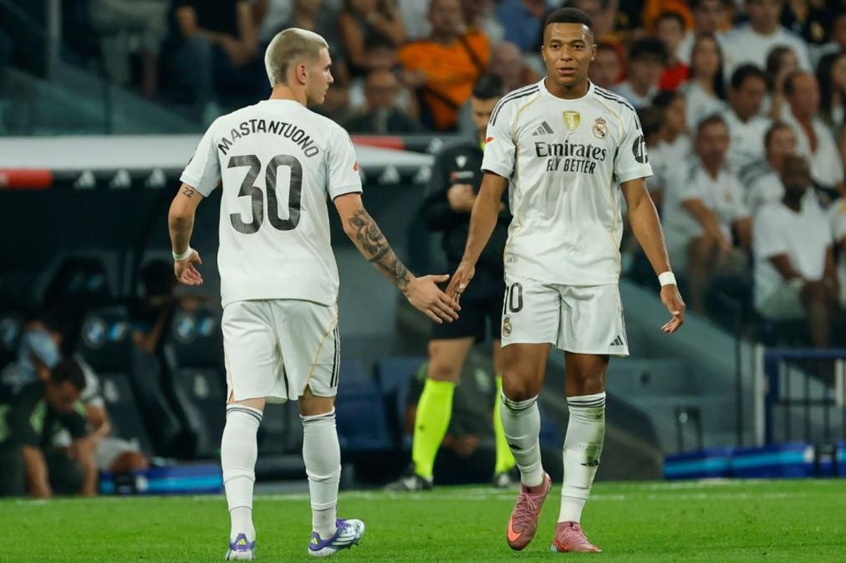Mastantuono y Mbappé, en el Real Madrid - Osasuna.