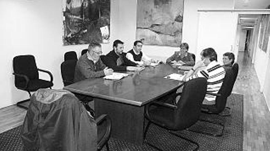 Concejales del BNG y ACE en la reunión de ayer del gobierno con la alcaldesa al frente.