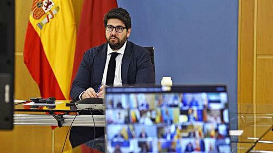 López Miras durante la videoconferencia de presidentes.