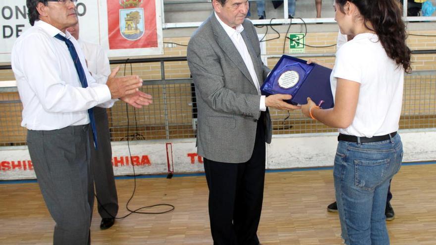 Abel Caballero, durante la clausura de las escuelas de kárate en Bouzas. // FdV