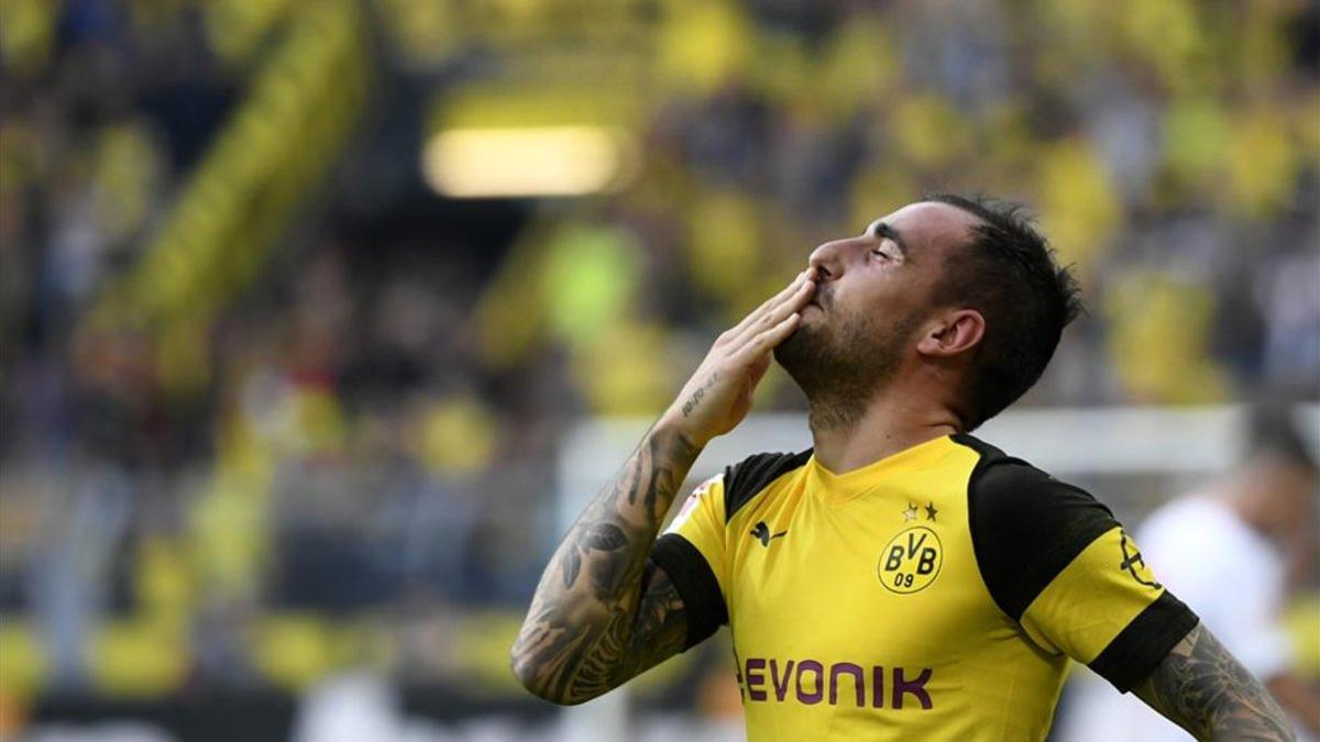 La de Alcácer es una baja sensible para el Dortmund y un alivio para el Atlético